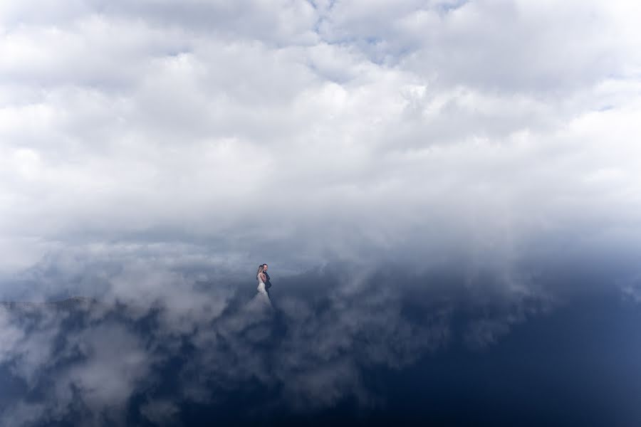 Fotograful de nuntă Alex Vîlceanu (alexandruvilcea). Fotografia din 19 septembrie 2022