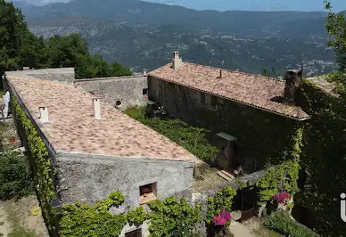 Maison avec piscine et terrasse 1