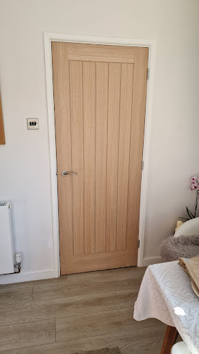 Oak internal doors with Garda satin nickel handles 👌