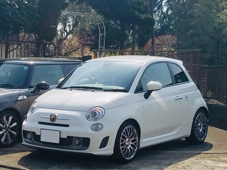 アバルト 595の納車記念日・おめでとう・これからもよろしくお願いします・愛車との思い出に関するカスタム事例の投稿画像1枚目