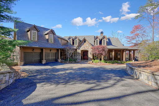 Prestige property for sale in Big Canoe (United States) - Country house facade with double garage