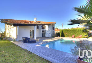 Maison avec piscine et terrasse 8