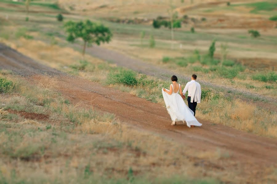 Fotógrafo de casamento Ruben Papoyan (papoyanwedding). Foto de 3 de julho 2018