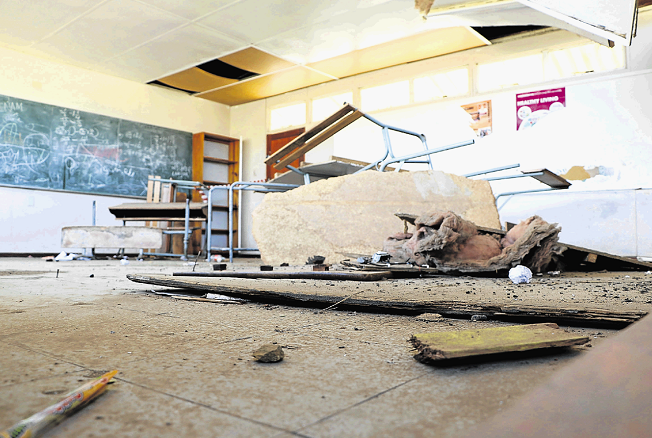 Parents from Schornville Primary School refuse to send their children to school because they say the school building is a tragedy waiting to happen. Ceilings, floors and a wall have collapsed.