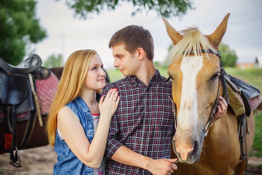 結婚式の写真家Anna Polukhina (polukhinaanna)。2015 8月14日の写真