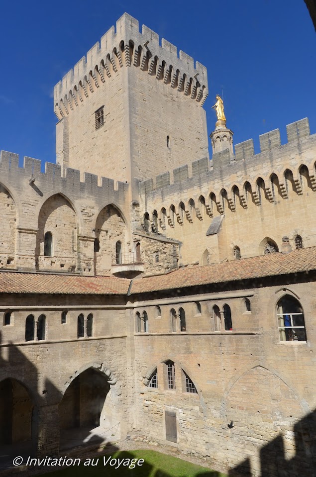 Avignon, palais des Papes - cloitre