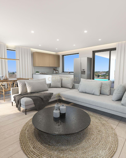 Luxury house for sale in Alcantarilha (Portugal) - Modern living room with open kitchen, pool view
