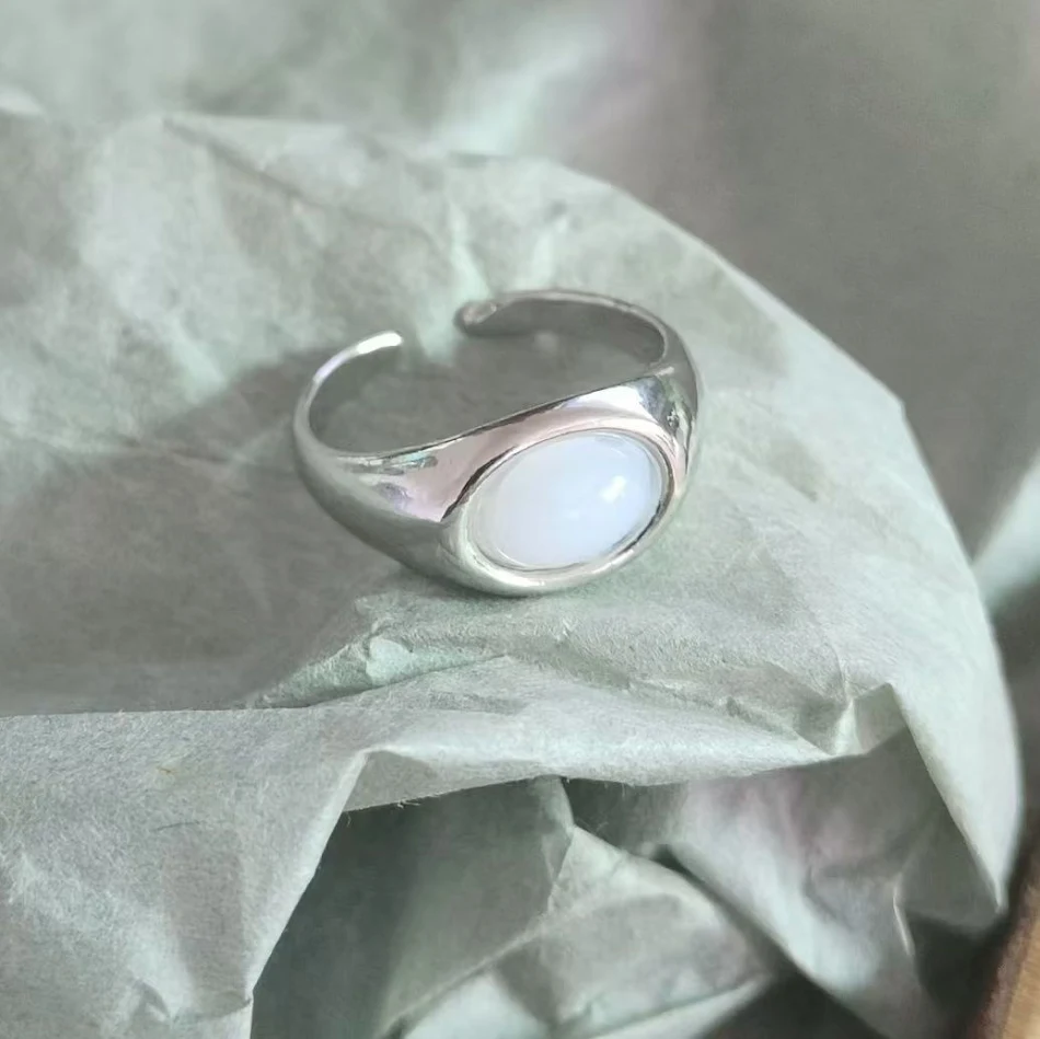 Retro Persoonlijkheid & Minimalisme, elegante ring die overal bij past. Combineert gratie met een tijdloze stijl, perfect voor een verfijnde en veelzijdige look.