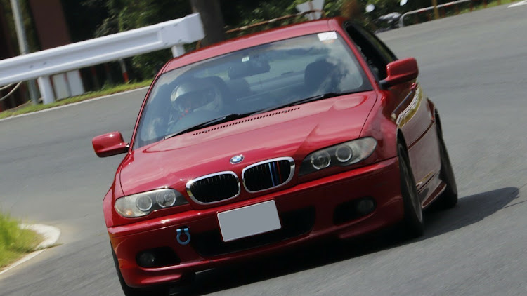 318CiのE46・赤い車・318の日・318ci・今までに所有した車でNo.1は？に関するカスタム事例の投稿画像7枚目