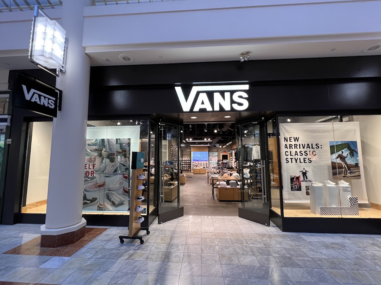 Slink deugd vier keer Vans Store - Stonestown Galleria in San Francisco, CA, 94132