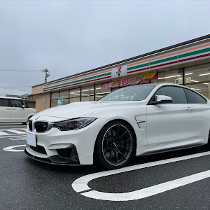 M4 クーペ F82