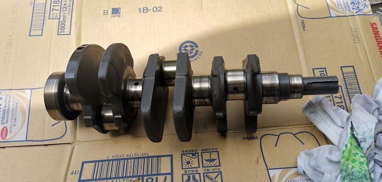 アクティバンのアクティ3万円号・エンジンO/H・ただバラしてるだけw・組めるかなぁwに関するカスタム事例の投稿画像1枚目