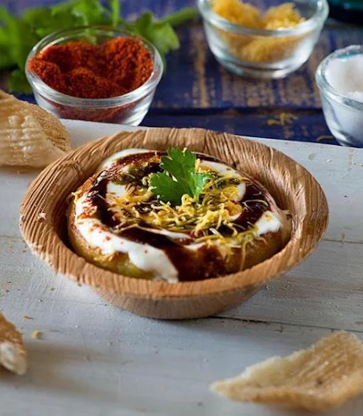 Aloo Tikki With Dahi