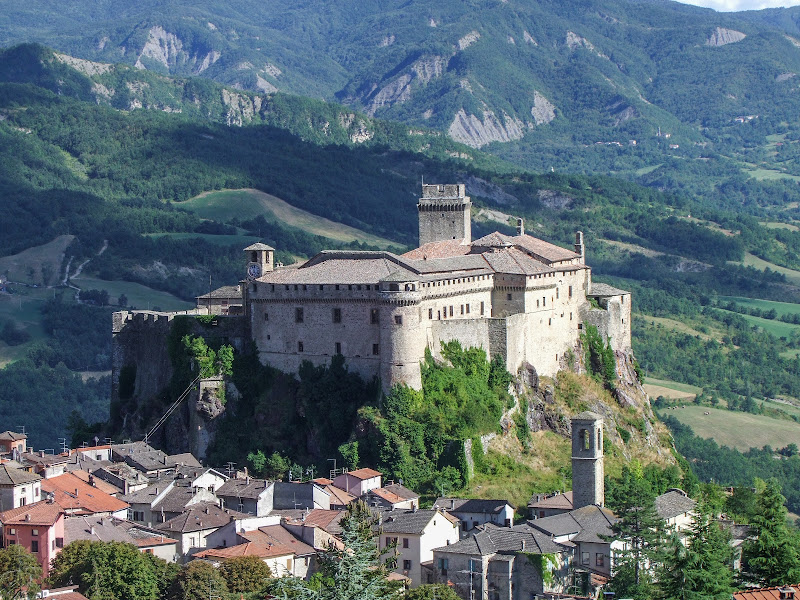 Il Borgo e la Fortezza di Giò Volpi