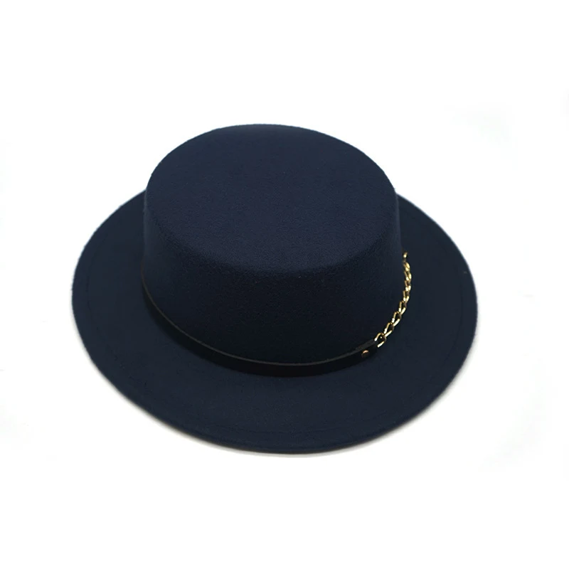 Title 4, Chapeau haut de forme plat de couleur unie avec...
