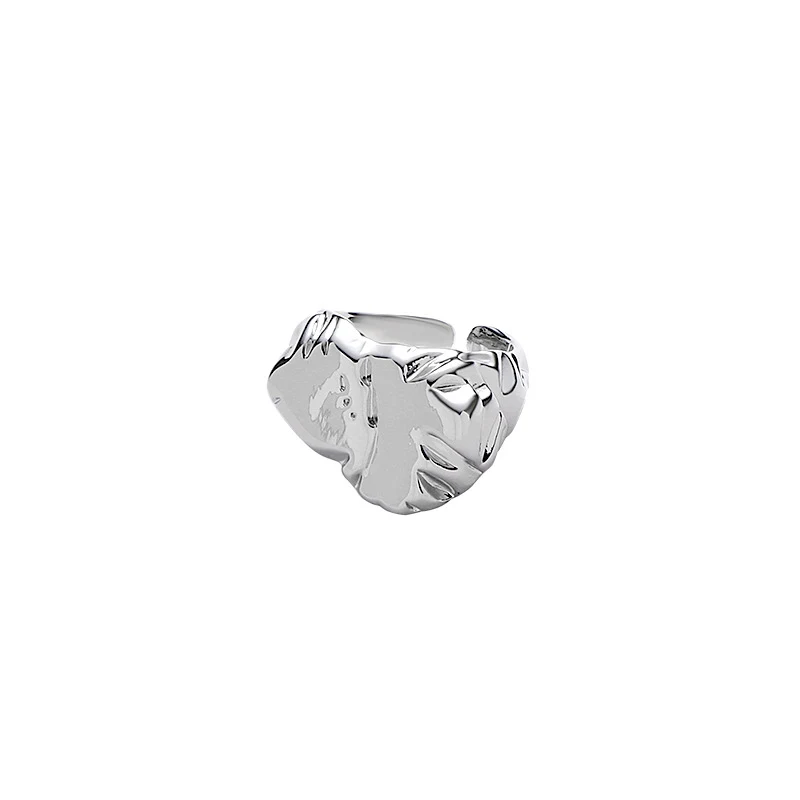 Modischer Damen Ring aus plissierter Legierung Stilvolles Schmuckstück für jeden Tag. Leicht, angenehm zu tragen und ein toller Blickfang für jede Gelegenheit.