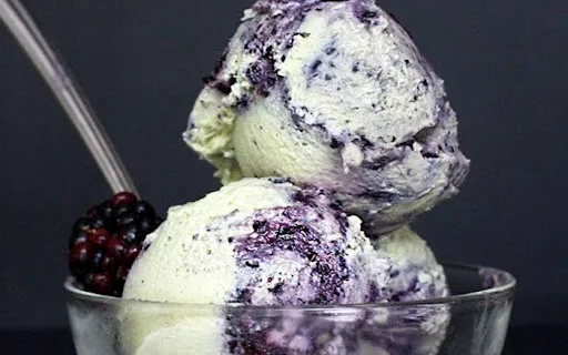 Vanila Icecream With Blueberry 250 Ml