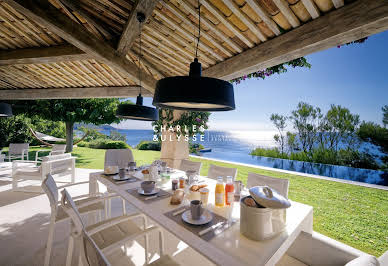 Villa avec piscine en bord de mer 4