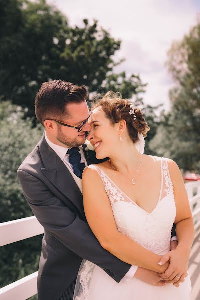 Fotografo di matrimoni Sarah Carmody (sarahcarmodyph). Foto del 1 luglio 2019