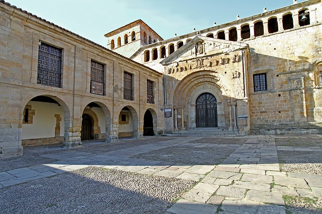 Santander car routes: Santillana del Mar