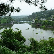 峨眉湖畔人家