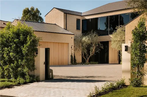Maison avec piscine et jardin 3