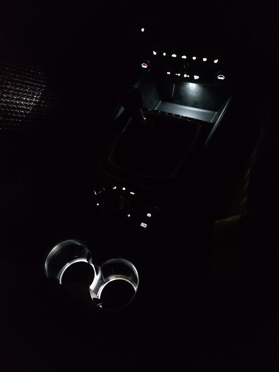 CX-5のCX-5・KF2P・シフトブーツ交換・LEDカスタムに関するカスタム事例の投稿画像4枚目