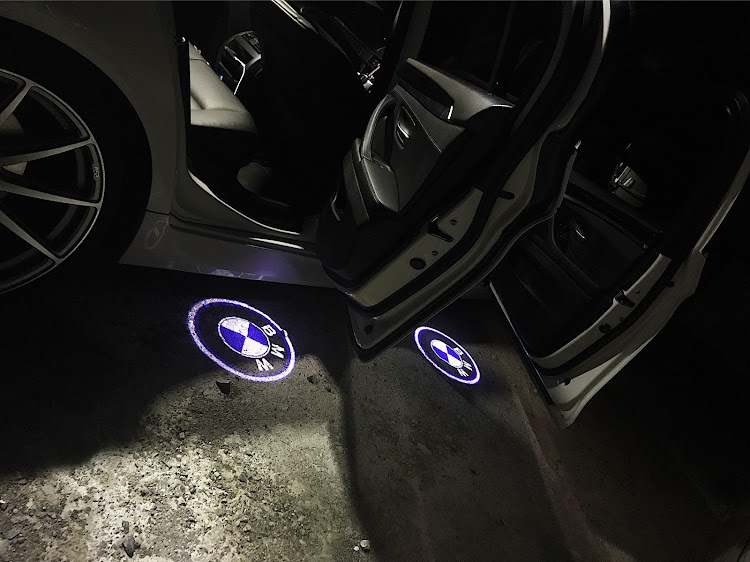 5シリーズ セダンのDIY・エムズガレージ・bmw・カーテシランプ・満足に関するカスタム事例の投稿画像1枚目