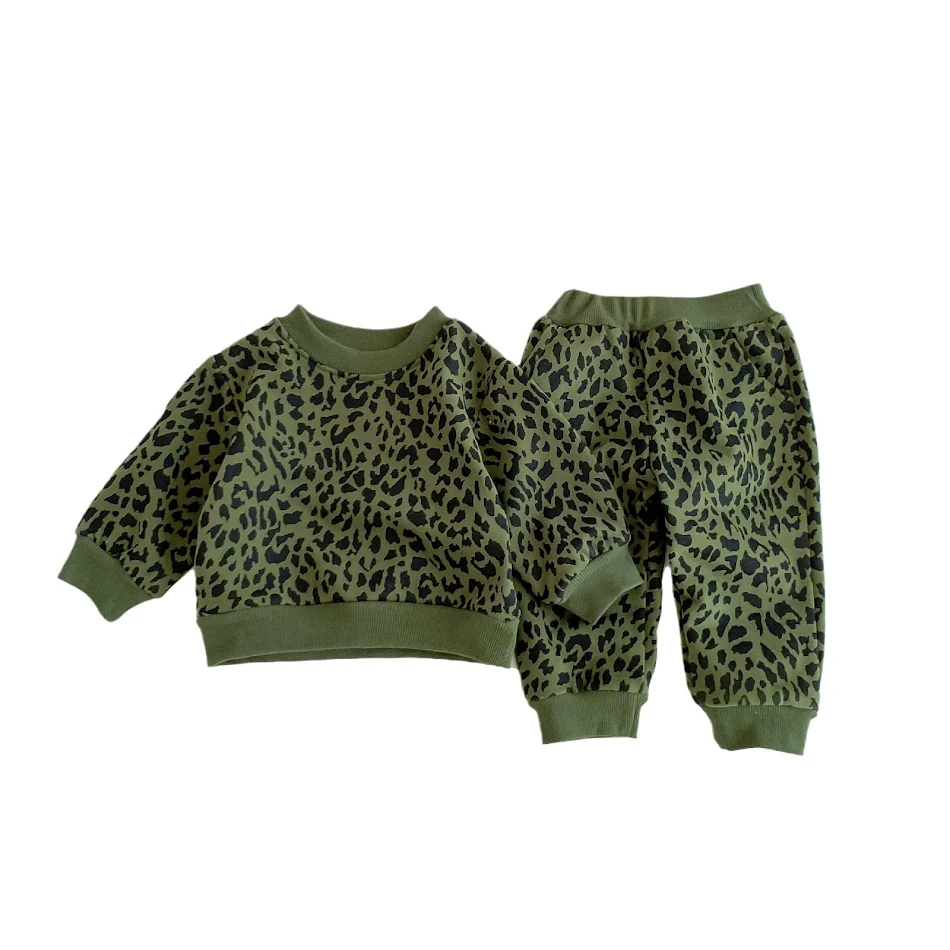 Leuke babykleding met luipaardprint, puur katoenen lange mouwen set, schattige en modieuze outfit voor uw baby.