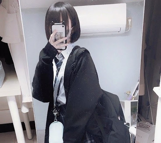ひぃな √ 藍𓆩☾𓆪✧