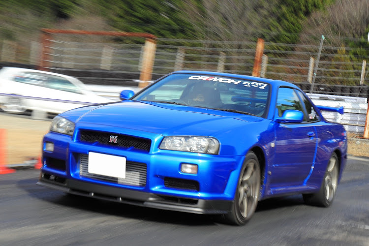 スカイライン GT-Rのbnr34・GT-R・ドラッグレース・CREWCH・サーキットに関するカスタム事例の投稿画像1枚目