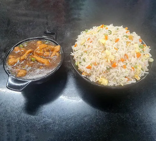 Egg Fried Rice With Chilli Chicken Gravy