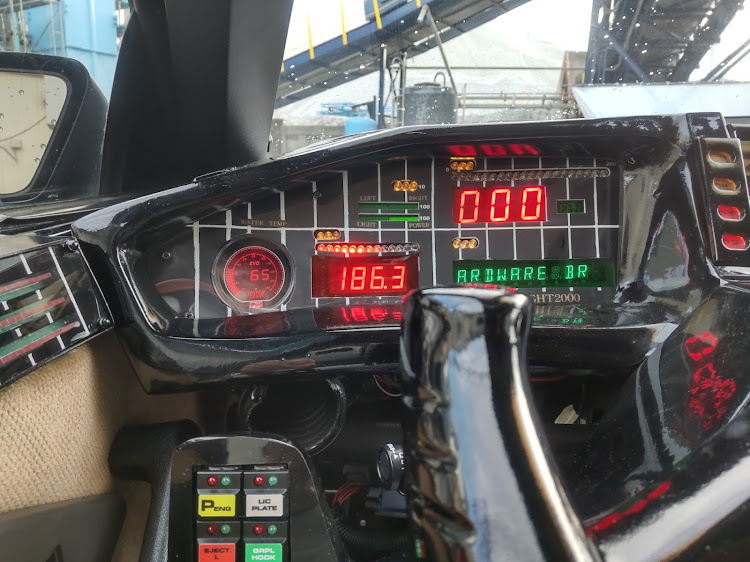 ファイヤーバードのナイト2000・DIY・ナイトライダー・KNIGHT RIDERに関するカスタム事例の投稿画像2枚目