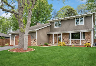 House with pool and garden 2