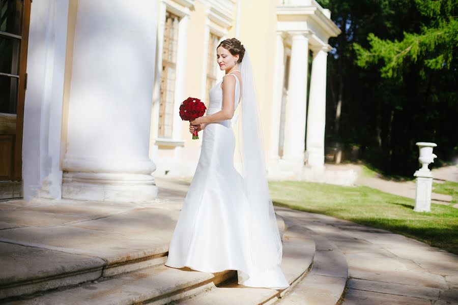 Wedding photographer Sveta Obolenskaya (svetavesna). Photo of 31 August 2015