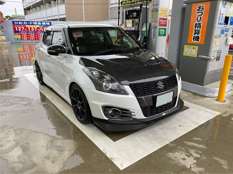 スイフトのガソスタは盛れる・梅雨入りに関するカスタム事例の投稿画像1枚目