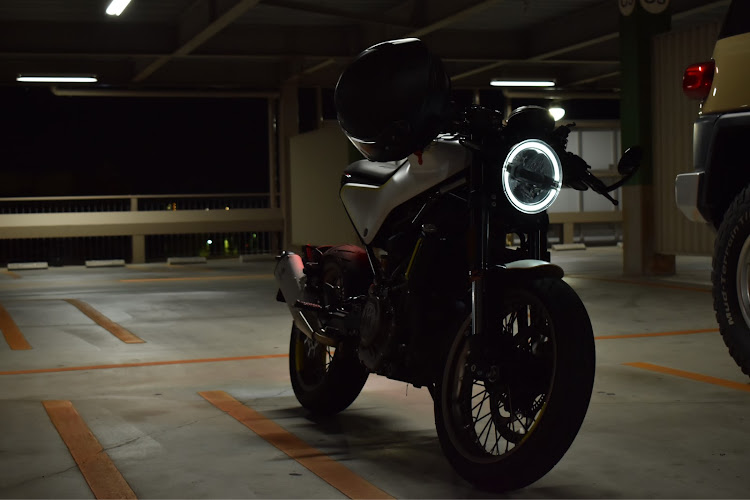ブレードライガーさんが投稿したvitpilen 401・ハスクバーナ・バイクネタに関するカスタム事例の投稿画像1枚目