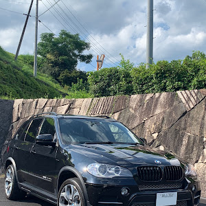 X5 M E70