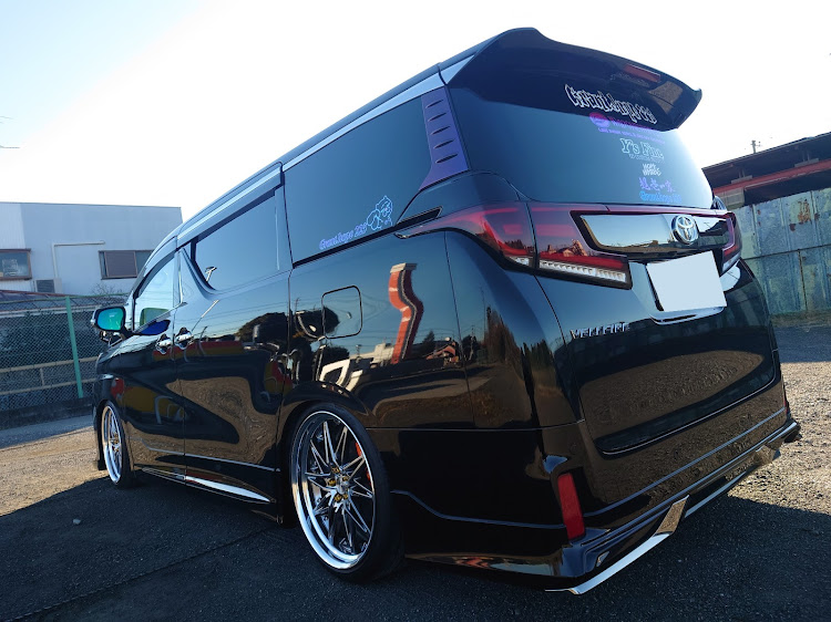 ヴェルファイアのGrant.hope223・輪止めビビリーズ&超老一家・早朝洗車✨・皆さん安全運転で！に関するカスタム事例の投稿画像3枚目