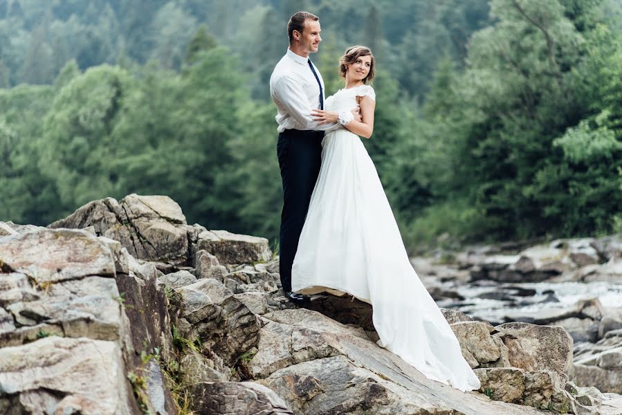 Fotógrafo de casamento Nazar Petryshak (petryshakn). Foto de 16 de setembro 2016