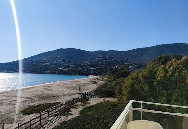 Maison avec terrasse 1