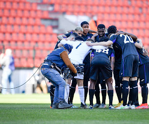 🎥 Anderlecht wordt na winst tegen Standard door supporters getrakteerd op warm onthaal 