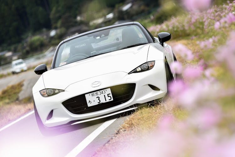 ロードスターの小さい秋見つけた・阿蘇山噴火・ドライブ・コスモスに関するカスタム事例の投稿画像1枚目