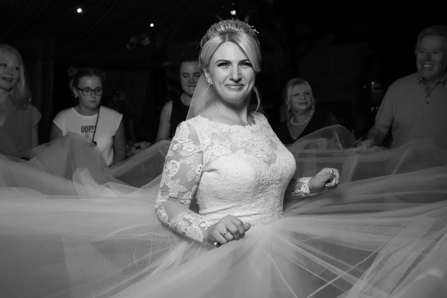 Fotógrafo de casamento Vyacheslav Kotlyarenko (kotlyarenkobest). Foto de 29 de agosto 2017