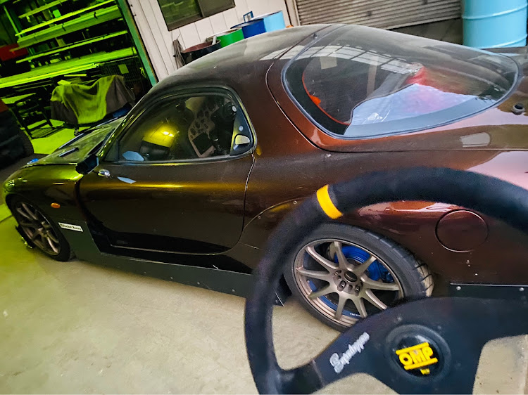 RX-7のこーへーさん頑張れぇ〜👌🏻・暑過ぎて乗らん👌🏻・ヌコ祭り😭どっか逝け👋🏻に関するカスタム事例の投稿画像2枚目