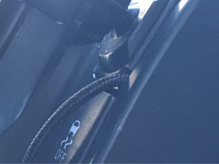 ハイエースのハイエース・OBD ll・スマホホルダー・断熱・車中泊に関するカスタム事例の投稿画像3枚目