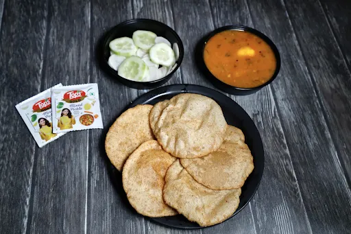 4 Poori With Sabzi