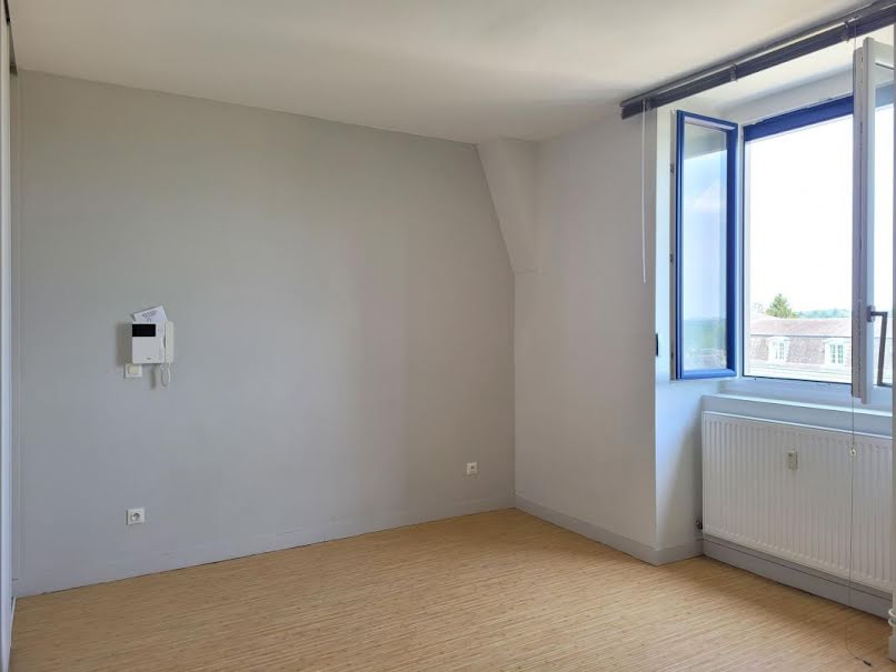 Location  appartement 1 pièce 22 m² à La Souterraine (23300), 350 €