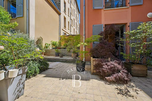 Paved courtyard with plants and potted trees in this luxury apartment / penthouse for sale in Versailles ($854,051 - 96 m²)