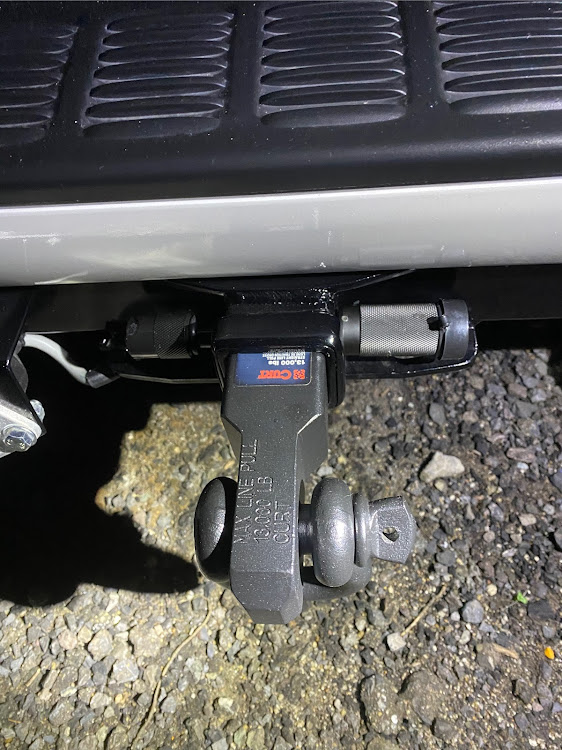 ハイエースバンのCURT製シャックル・ロックピン交換・DMDヒッチメンバー・KDH201V・結束バンドに関するカスタム事例の投稿画像1枚目